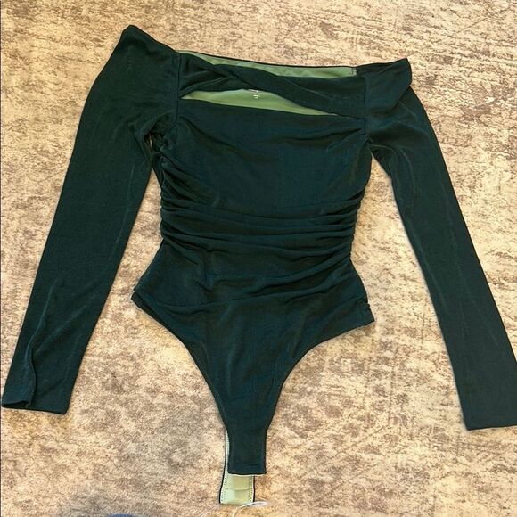 Not ours to keep Marilla Elegant Green Long Sleeve Bodysuit small - Picture 2 of 10